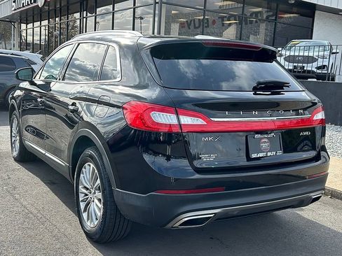 Used 2017 Lincoln MKX Select w/ Select Plus Package AWD/4WD image 8