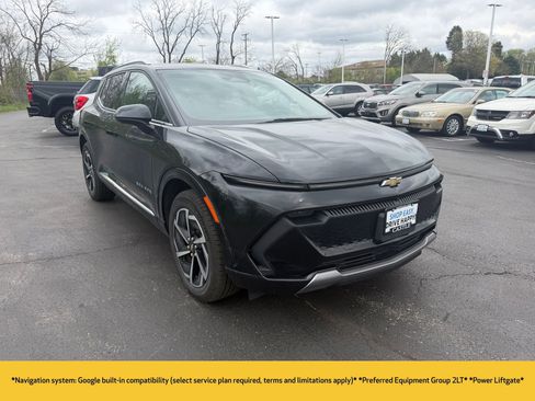 Used 2024 Chevrolet Equinox EV LT AWD/4WD image 2