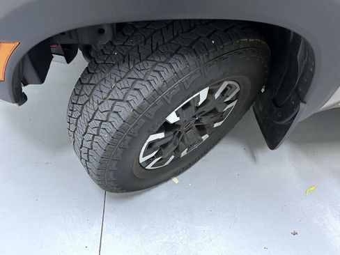 Used 2024 Nissan Frontier PRO-4X w/ Technology Package AWD/4WD image 23