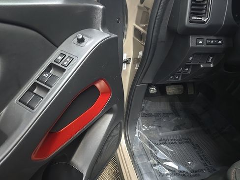 Used 2022 Nissan Frontier PRO-4X image 26