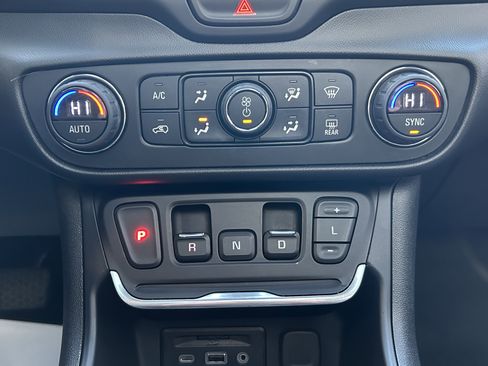 Used 2020 GMC Terrain SLT w/ Preferred Package image 33