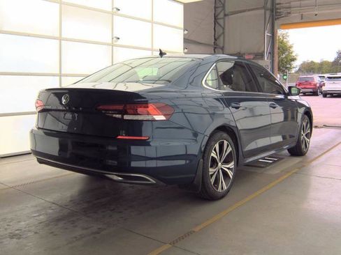 Used 2022 Volkswagen Passat 2.0T SE FWD image 3