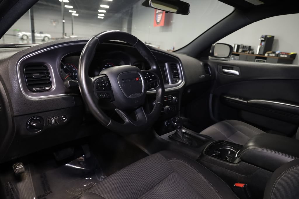 Used 2018 Dodge Charger SXT w/ Blacktop Package RWD image 16