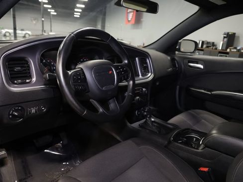Used 2018 Dodge Charger SXT w/ Blacktop Package RWD image 16