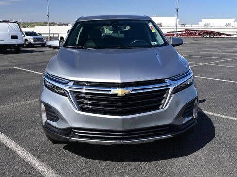 Used 2023 Chevrolet Equinox LT image 3
