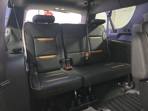 Used 2021 GMC Yukon XL AT4 image 12