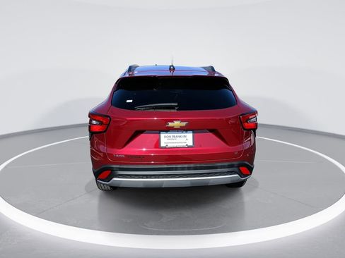 Used 2025 Chevrolet Trax LT w/ LT Convenience Package image 7