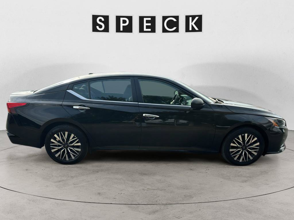 Used 2024 Nissan Altima 2.5 SV FWD image 6