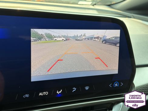 Used 2025 Chevrolet Equinox EV LT FWD image 20