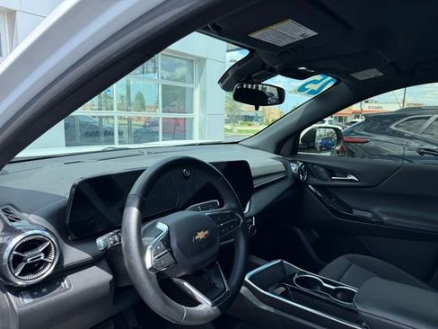 Used 2025 Chevrolet Equinox LT FWD image 8