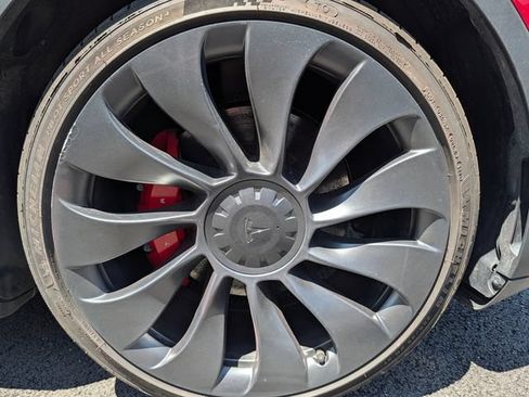 Used 2023 Tesla Model Y Performance AWD/4WD image 10