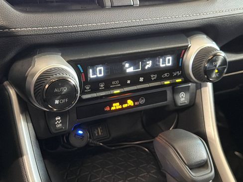 Certified 2025 Toyota RAV4 XLE w/ Convenience Package FWD image 22