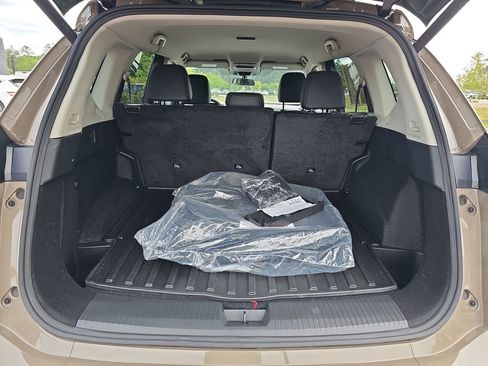 Used 2025 Nissan Rogue SV AWD/4WD image 15