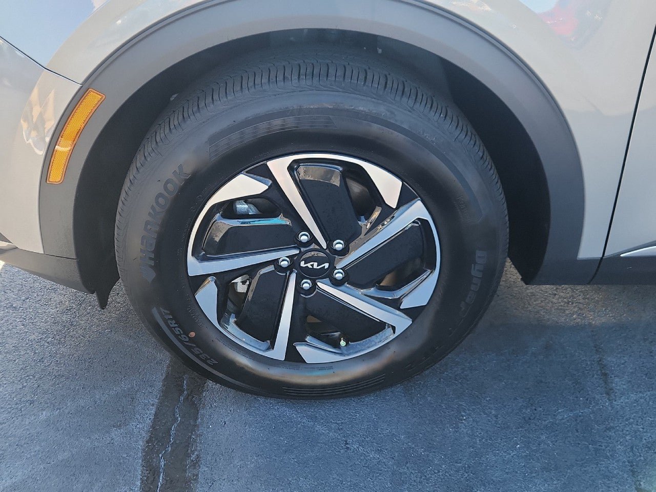Certified 2025 Kia Sportage LX FWD image 9