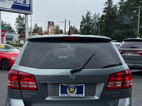 Used 2009 Dodge Journey SXT image 3