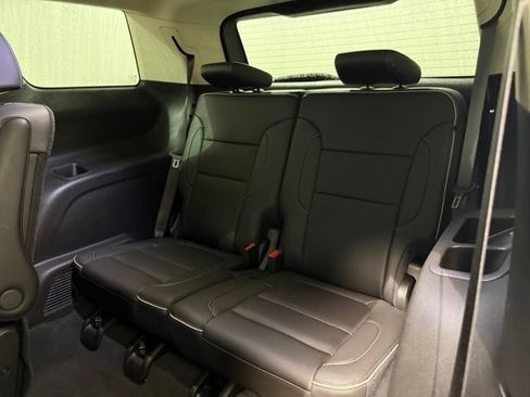 Used 2023 GMC Acadia Denali w/ Denali Ultimate Package FWD image 30