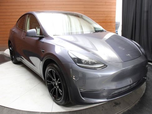 Used 2023 Tesla Model Y Long Range image 4