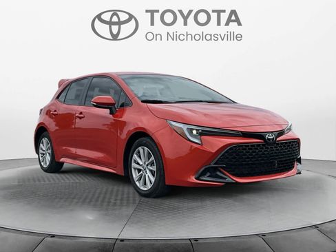 Used 2025 Toyota Corolla SE w/ SE Package FWD image 7