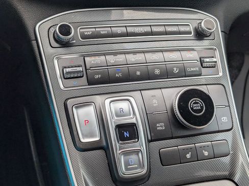 Used 2023 Hyundai Santa Fe SEL w/ Winter Weather Package image 17