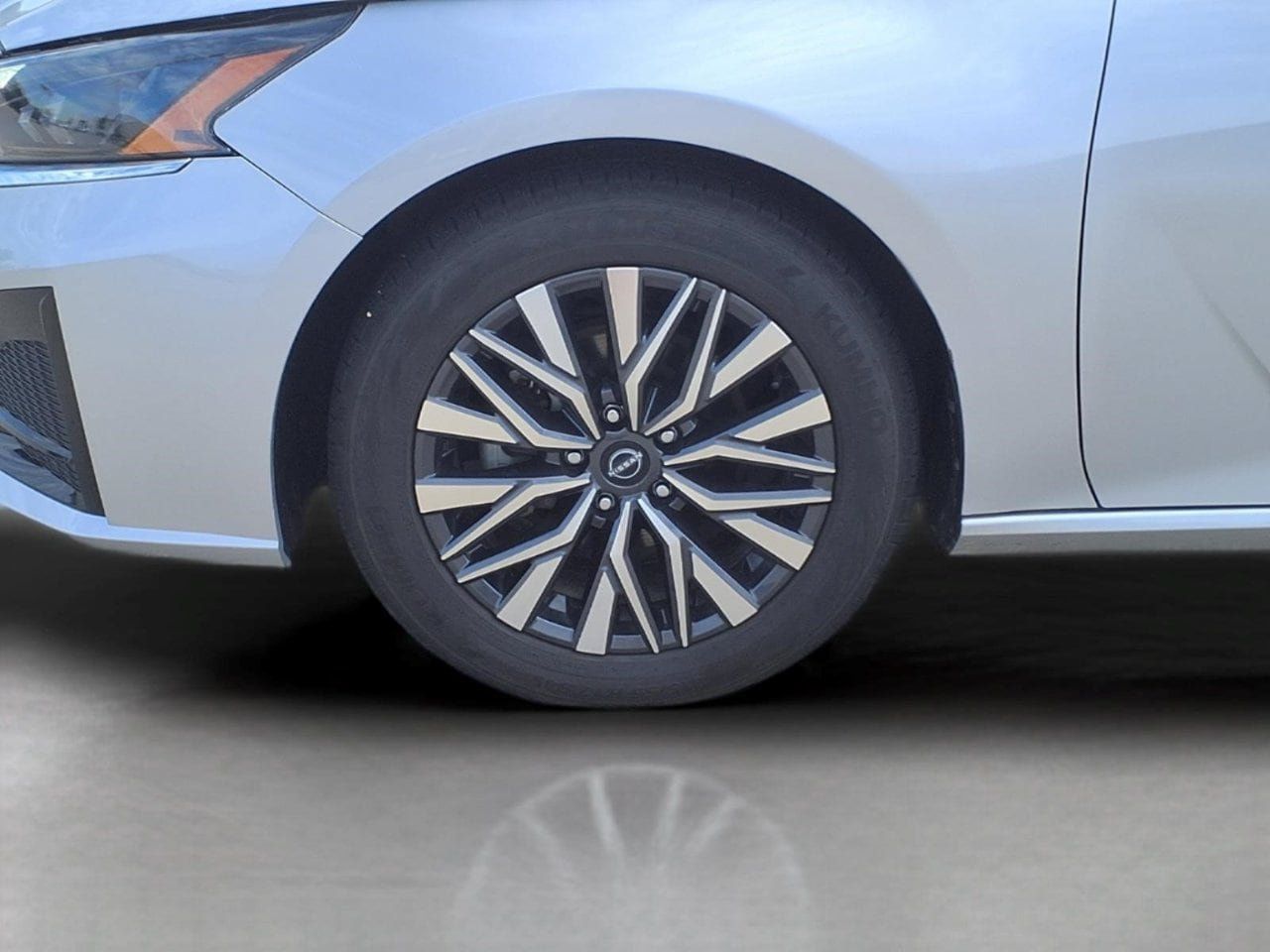 Used 2024 Nissan Altima 2.5 SV FWD image 9