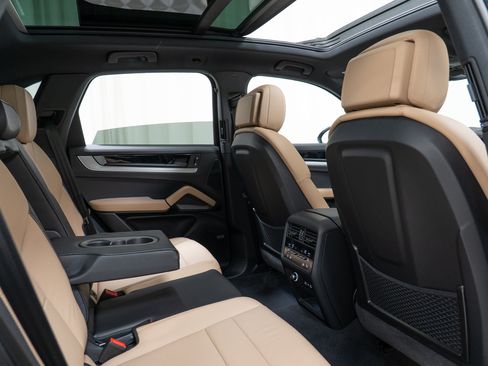 New 2026 Porsche Cayenne AWD/4WD image 27