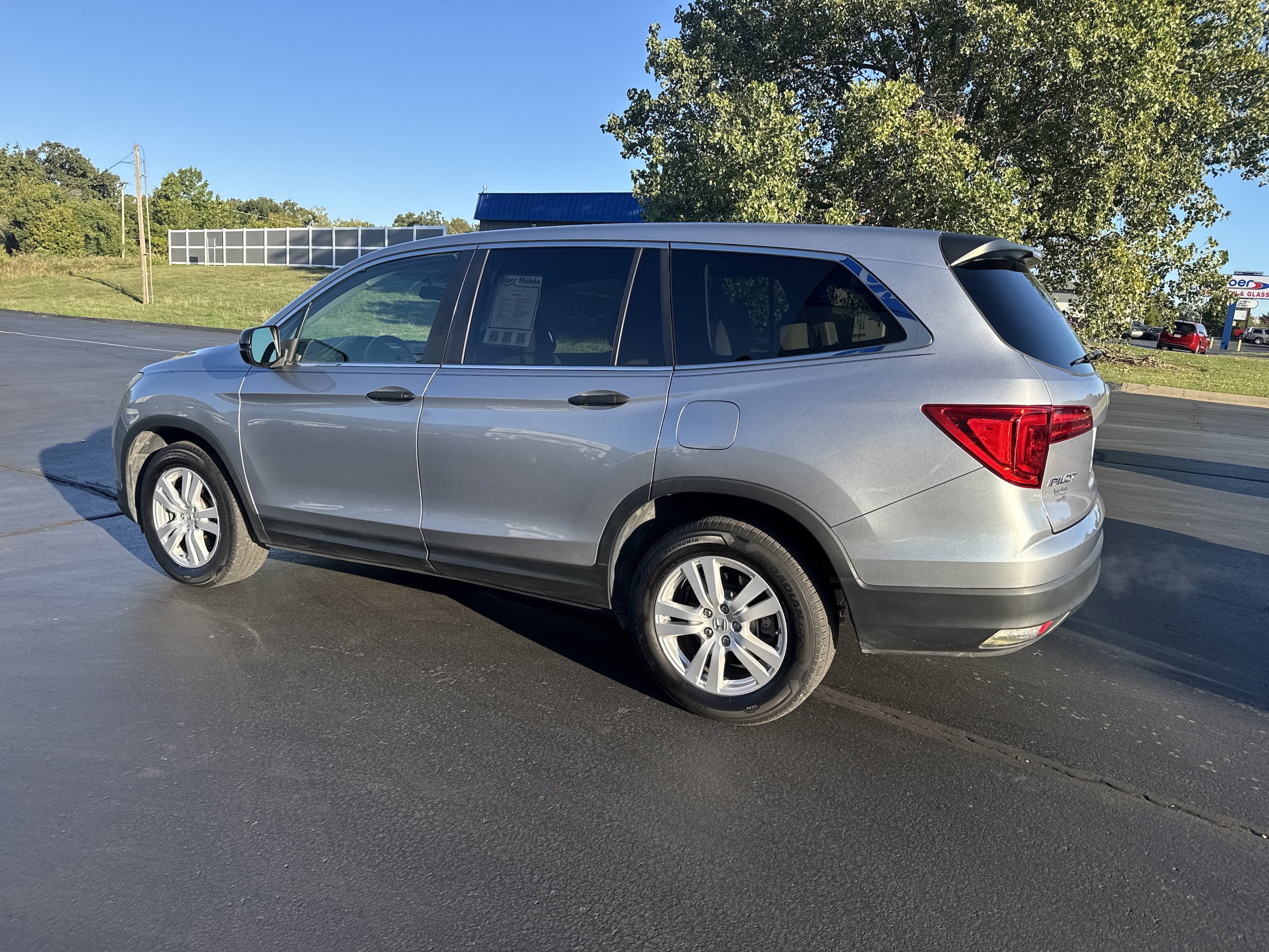 Used 2017 Honda Pilot LX image 4