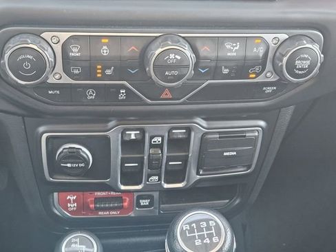Used 2018 Jeep Wrangler Unlimited Rubicon w/ Uconnect 4C Nav & Sound Group image 19