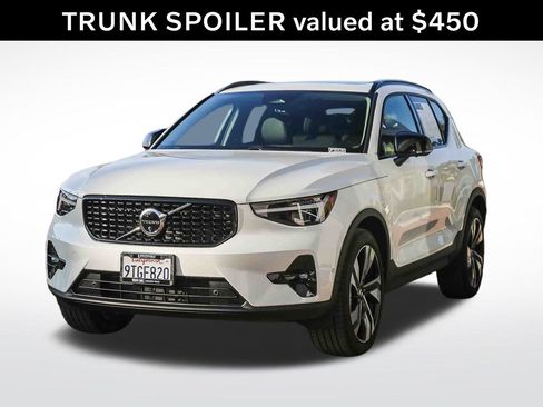 Certified 2025 Volvo XC40 B5 Ultra image 3