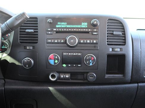 Used 2011 Chevrolet Silverado 2500 LT w/ Interior Plus Package image 12