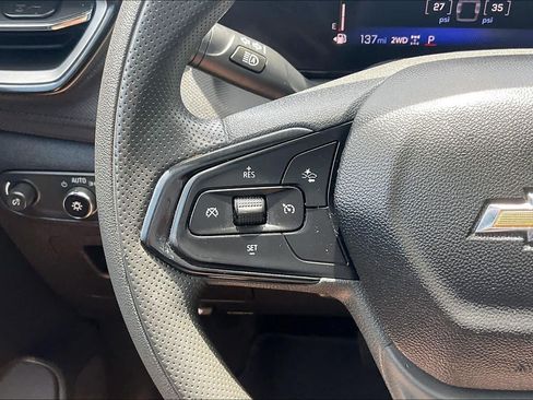 Used 2025 Chevrolet TrailBlazer LT AWD/4WD image 23