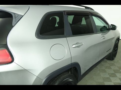 Used 2021 Jeep Cherokee Latitude Plus image 19