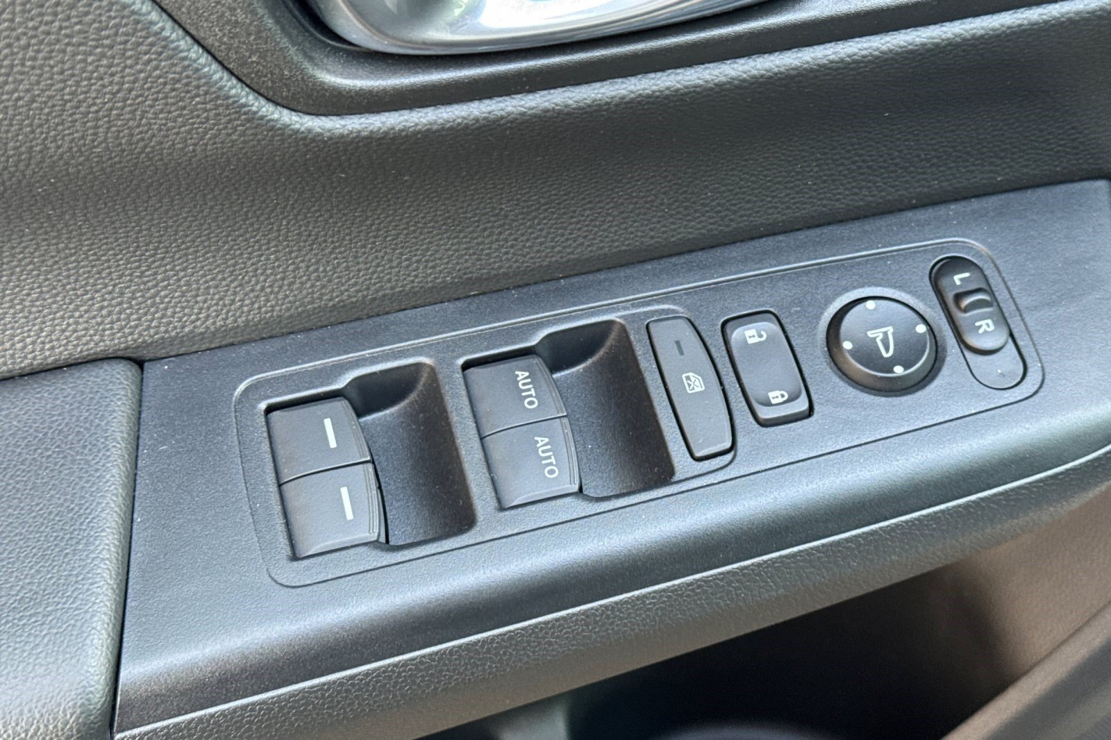 Used 2025 Honda CR-V Sport image 13