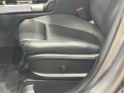 Used 2022 Mercedes-Benz GLB 250 4MATIC image 54