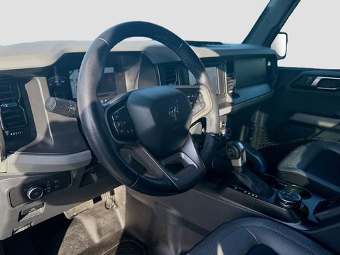 Used 2022 Ford Bronco Black Diamond image 7