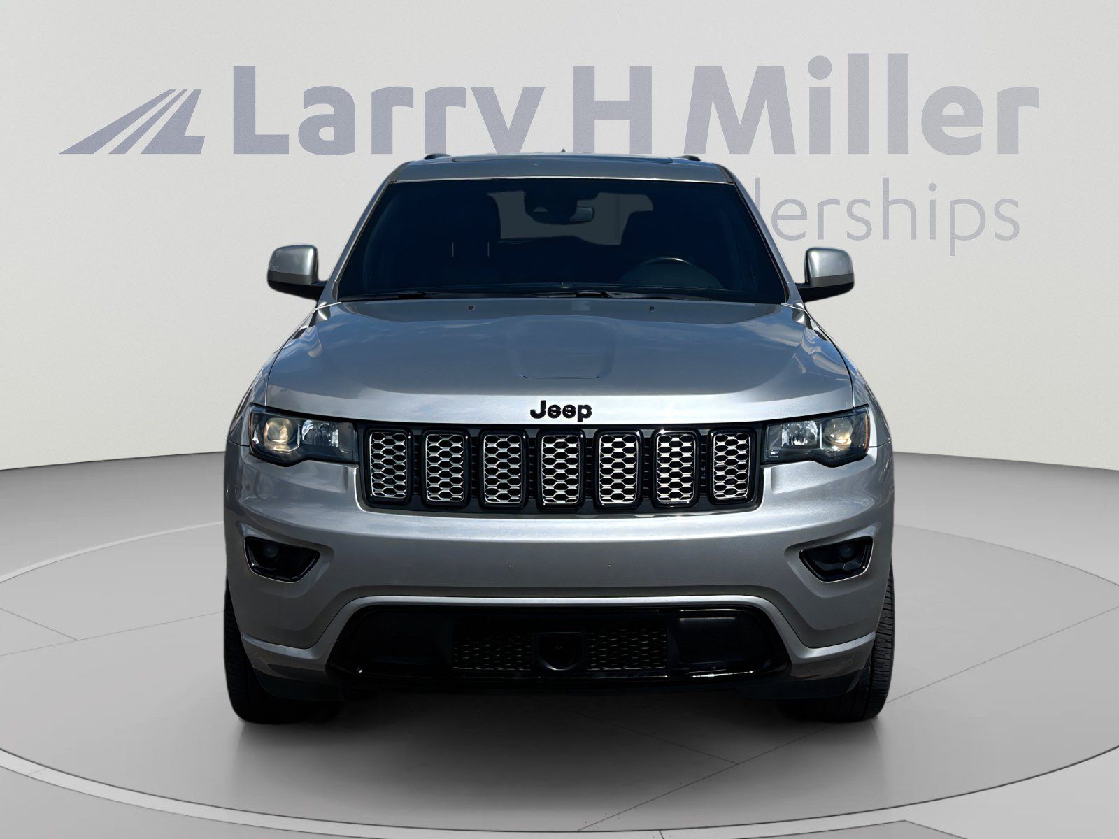 Used 2021 Jeep Grand Cherokee Laredo X AWD/4WD image 8