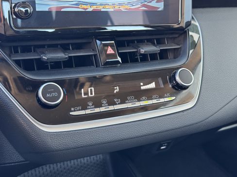 Used 2023 Toyota Corolla LE image 27