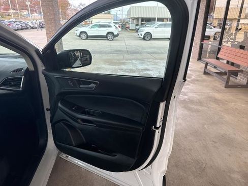 Certified 2022 Ford Edge SE image 16