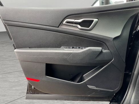 Used 2025 Kia Sportage LX image 12