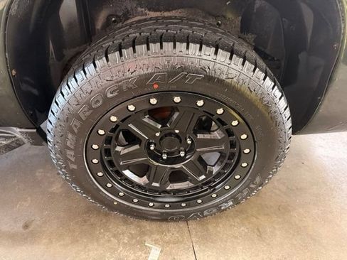 Used 2013 Chevrolet Avalanche LTZ AWD/4WD image 6