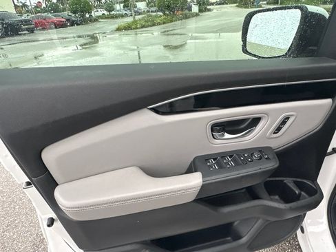 Used 2025 Honda Pilot EX-L image 13