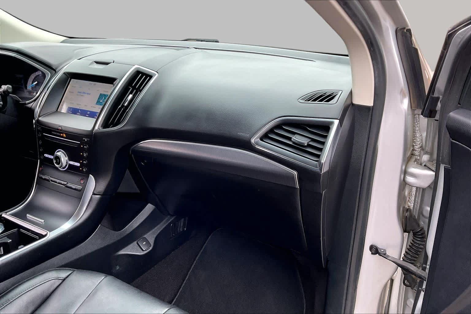 Used 2019 Ford Edge Titanium AWD/4WD image 18