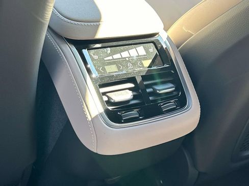 New 2026 Volvo XC90 B6 Plus w/ Protection Package Premier image 18