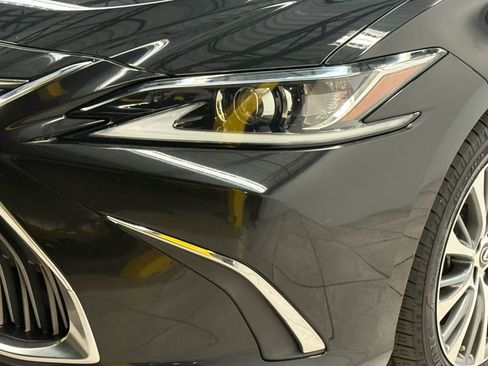 Used 2021 Lexus ES 250 w/ Premium Package image 4