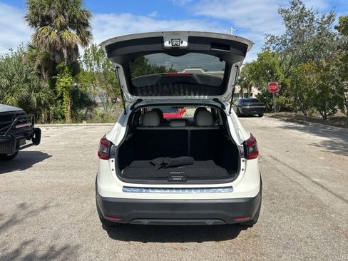 Used 2022 Nissan Rogue Sport SL image 9