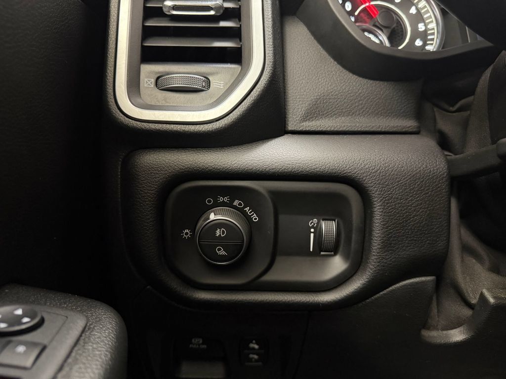 Used 2022 RAM 1500 Big Horn AWD/4WD image 32