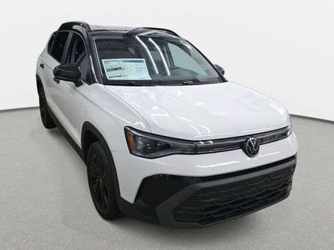 New 2026 Volkswagen Taos SE FWD image 2