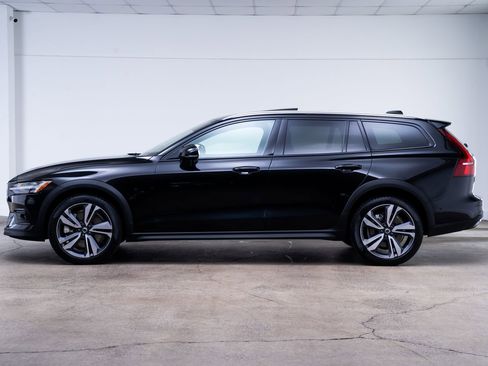 Used 2025 Volvo V60 B5 Cross Country Plus AWD/4WD image 4