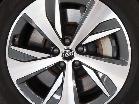 Used 2024 Audi Q8 e-tron Premium Plus image 7