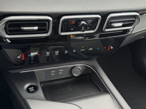 New 2026 Nissan Sentra SR w/ Floor Mat Package image 19