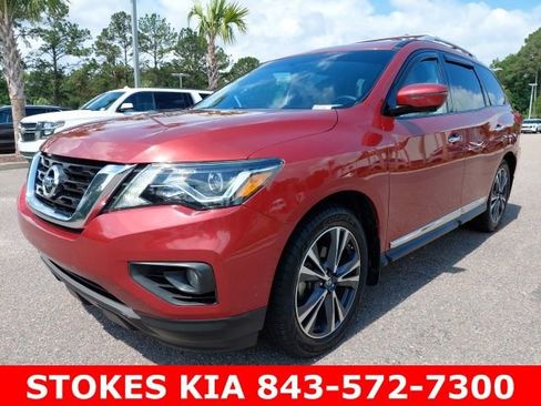Used 2017 Nissan Pathfinder Platinum FWD image 1